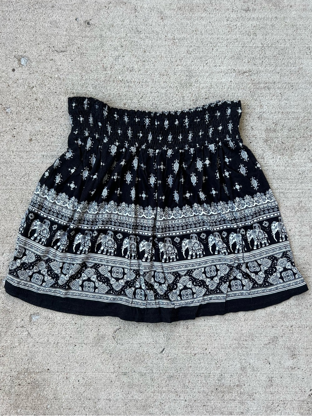 La Hearts Black and White Elephant Print Smocked Skater Skirt